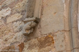 <center>L’église Saint Corneille de Puycelsi</center>Cochon historique de la guerre de cent ans. On raconte qu’assiégés par les Anglais, lors de la Guerre de Cent ans, les habitants de Puycelsi leur firent croire qu’ils avaient abondance de vivres, en promenant sur les remparts un beau cochon. Il n’en était rien mais ce subterfuge aurait fini par lasser l’assaillant qui s’en serait allé.