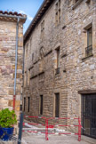 <center>Puycelsi</center>L’Ancienne Auberge. Le bâtiment a été considérablement modifié vers 1716, avec une redistribution des étages et le changement de quelques fenêtres de style gothique.
A XIXe siècle, le bâtiment fut vendu et divisé en trois maisons distinctes. La partie Est était la propriété de H. Camalet et les autres parties étaient occupées par un marchand de grains M. Arvengas. Au milieu du XIXe Siècle, l'aile Ouest revendue à l'Eglise par M Arvengas pour un franc symbolique, était utilisée comme presbytère.