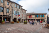 <center>Castelnau-de-Montmiral </center>Place de la mairie.