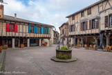 <center>Castelnau-de-Montmiral </center>Place de la mairie.