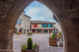 <center>Castelnau-de-Montmiral </center>Place de la mairie.