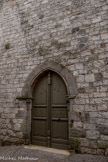 <center>Castelnau-de-Montmiral </center>Eglise Paroissiale Notre Dame de l’Assomption. Le trésor est là, dans l’église : c’est une croix reliquaire, un trésor d’orfèvrerie du XIVe. Cette croix en argent doré sur âmes de bois ornée de pierres précieuses fut commencée par un orfèvre albigeois et terminée sur place par Maître OT DE MONCOTI, orfèvre toulousain. En ces temps troublés, il était sage de constituer au village un trésor.