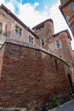 <center>Gaillac</center>Hôtel Peyre de Brens. La demeure médiévale a énormément évolué.
Le bâtiment que vous voyez aujourd’hui est le résultat de nombreux réaménagements opérés jusqu’au XXe siècle. Il était autrefois complété au nord et à l’ouest par deux corps de bâtiments démolis au XXe dont les traces d’arrachement sont encore visibles.