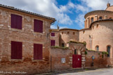 <center>Gaillac</center>Hôtel de Paulo (XVIe-XVIIe s.)
Construit par Roch de Combattes, juge d’Albigeois à partir de 1594, cet hôtel particulier est desservi par un large escalier central. Bâti sur un terrain dépendant de l’abbaye Saint-Michel, il comprenait initialement trois ailes situées autour de la cour intérieure. Il tire son nom de la famille de Paulo (parlementaires de Toulouse) qui habita cet hôtel représentatif des créations de la seconde Renaissance en Gaillacois.