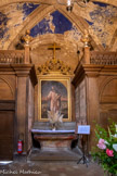 <center>Notre Dame de La Jonquière de Lisle-sur-Tarn</center>Chapelle du Bon Pasteur.
L'actuelle chapelle du Bon-Pasteur, sur laquelle s'ouvre un porche roman, a été profondément remaniée au cours des siècles.
Elle a été longtemps la chapelle des baptêmes et elle abritait les fonts baptismaux dans l'espace délimité aujourd'hui par les deux avancées néo-gothiques.