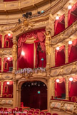 <center>L’opéra de Nice.</center>L'entrée de la salle et la loge royale. Ayant pris le nom de « Théâtre Royal » en 1860, puis celui de « Théâtre Impérial » en 1870, le bâtiment devient l’« Opéra de Nice » dès 1902, juridiquement régi en association jusqu’en 1991 où il devient un théâtre lyrique municipal. Depuis 2012, la ville de Nice le désigne en tant qu’« Opéra Nice Côte d’Azur ».