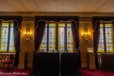 <center>L’opéra de Nice.</center>Le bar. Les vitraux de cristal granulé sont réalisés par l'émailleur verrier niçois Fassy.