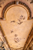 <center>L’opéra de Nice.</center>Le Foyer Montserrat Caballé. Le plafond a été peint par Maurice De Benedetti en 1906 et retauré en 2012 par la chambre de métiers de l'Artisanat, grâce à la mairie de Nice .