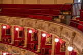 <center>L’opéra de Nice.</center>Entre les loges du troisième rang et l'amphithéâtre, des couples d'angelots potelés.