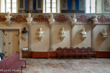 <center>La salle des Illustres</center>Les toiles du mur nord ont disparu en 1926. Les cartouches des pensées de Lacordaire ont été rapportées par la suite. Outre les 53 bustes installés sur des .consoles, quatre panneaux comportent les noms des élèves qui ont eu un rôle important dans l’histoire religieuse, civile ou militaire de la France.