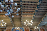 <center>La salle des Illustres</center>Le plafond-plancher d’un seul tenant est orné de croix du Languedoc stylisées. Les couleurs bleu, blanc, rouge en rehaussent le caractère solennel.