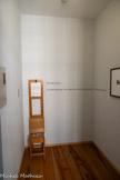 <center>Le musée de l'abbaye-école</center>—A huit heures quinze, la lumière s'éteignait, il était interdit de parler d’une cellule l’autre, mais ce régime avait fait naître comme dans toutes les prisons, d'innombrables codes télégraphiques dont nous nous servions pour communiquer même quand nous n’avions rien à nous dire, du moment qu’on nous le défendait..
Jean Mistler, Le Bout du Monde.
