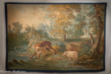 <center>Le musée de l'abbaye-école</center>LE LOUP ET L'AGNEAU.
D’après Jean-Baptiste OUDRY (1686-1755). 1747. Les Fables de La Fontaine. <br>
Six autres tapisseries sont à Paris, au musée Nissim de CAMONDO : - Le loup, la mère et l'enfant. - Les poissons et le berger qui joue de la flûte. - Rien de trop. - Le lion amoureux. - Le loup et la cigogne. - Le renard et la cigogne.
