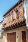 <center>Sorèze</center>La rue de la République, ancienne rue des Parayres, était la rue des pareurs de laine pour la fabrication des étoffes et des chapeaux.