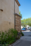 <center>Sorèze</center>Rue du Maquis. A proximité des allées Notre-Dame, l'ancienne porte de Castres témoigne des fortifications qui cernaient la ville. Les fossés du Ravelin ont été comblés.