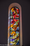 <center>Sorèze</center>L’église paroissiale. Vitrail, œuvre de l’ATELIER DU VITRAIL de Jean-Claude et Cécile Izard.