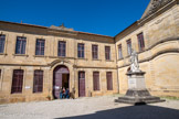 <center>Sorèze</center>Cour d’entrée.