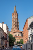 <center>Basilique Saint-Sernin de Toulouse</center>Sernin est le fruit de l’évolution du nom Saturnin, le 1er évêque connu de Toulouse. Le clocher de 65 mètres de haut et de forme octogonale. Il est constitué de 5 niveaux : le niveau le plus bas est au niveau de la coupole et est constitué sur chaque face de deux baies aveugles couvertes d'arcs en plein cintre ;
