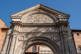 <center>Basilique Saint-Sernin de Toulouse</center>Porte Renaissance de l'abbaye.