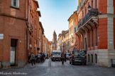 <center>Basilique Saint-Sernin de Toulouse</center>La rue du Taur. C'est le rue emprunté par le taureau trainant saint Saturnin. On y voit le clocher de l'église Notre-Dame du Taur. Il y a un débat sur l'emplacement de la sépulture de Saturnin : cette église ou la basilique Saint-Sernin. Le récit de la Passion de saint Saturnin affirme ensuite qu'une nécropole se serait développée autour du premier sanctuaire.