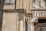 <center>Basilique Saint-Sernin de Toulouse</center>Les chapiteaux : Le massacre des Innocents ; L'Annonciation.