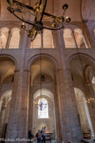 <center>Basilique Saint-Sernin de Toulouse</center>Les tribunes sur les collatéraux. La voûte couvre la nef et le transept grâce à des contrebutées latérales constituées de voûtes en quart-de-cercle disposées au-dessus des tribunes