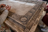 <center>Basilique Saint-Sernin de Toulouse</center>Copie en résine de l'autel original. La table est sculptée en cuvette, avec lobes et décor à l’antique. Les 12 demi-sphères représentent les 12 Apôtres, convives du Seigneur. Sur les faces en biseau, on remarquera le Christ en majesté, entourés d'anges adorateurs