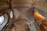 <center>Basilique Saint-Sernin de Toulouse</center>Le déambulatoire voûté et étoilé.