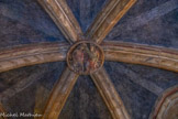 <center>Basilique Saint-Sernin de Toulouse</center>Les cryptes. La clé de voûte représente le couronnement de la Vierge.