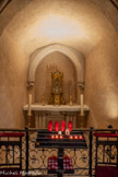 <center>Basilique Saint-Sernin de Toulouse</center>Les cryptes. Le reliquaire de la Sainte Épine La basilique possède depuis 1251 une épine prélevée sur la Sainte Couronne grâce au don d'Alphonse de Poitiers, frère de saint Louis. Elle est conservée dans un reliquaire en bois puis placée au XVIe siècle dans un tube en cristal. Cette ampoule en or et en cristal est conservée depuis 1818 dans un reliquaire de la Sainte Épine en argent (petit temple, encadré par deux anges adolescents portant la lance et l'éponge, réalisé par l'orfèvrerie toulousain Samson en 1765) enfermé lui-même dans un second reliquaire octogonal en cuivre doré, travail de l'atelier d'orfèvre de Placide Poussielgue-Rusand en 1880.
