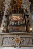 <center>Basilique Saint-Sernin de Toulouse</center>Suspendu, l’ex-voto en bois représentant Toulouse a été offert en 1528 par les Capitouls pour rendre grâce pour l’intercession de saint Saturnin et pour sa protection lors d’une épidémie de peste.