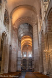 <center>Basilique Saint-Sernin de Toulouse</center>Croisée du transept vue depuis le sud : un faux appareil de pierres polychromes est encore visible sur les piliers ouest.