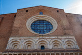 <center>Basilique Saint-Sernin de Toulouse</center>Les travaux commencent vers 1080, englobant l’abside de l’ancienne basilique où étaient conservées les reliques. La construction commence par les 