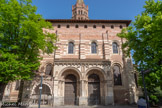 <center>Basilique Saint-Sernin de Toulouse</center>La porte des Comtes est la double porte méridionale du transept de la basilique. Édifiée et sculptée aux environs de 1082, elle est la plus ancienne porte de l'église.