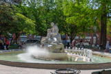 <center>Toulouse</center>La place du Président-Thomas-Woodrow-Wilson. Le monument à Goudouli est inauguré en 1908. Il était initialement prévu ailleurs. Il est dû aux sculpteurs Alexandre Falguière et Antonin Mercié et à l'architecte Paul Pujol.
