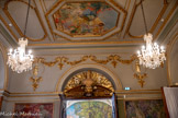<center>Le Capitole.</center>SALLE PAUL GERVAIS. La commande de peintures ornementales est passée auprès de peintres toulousains en 1900. Deux d'entre eux se désistent, mécontents de leur emplacement, situé dans un très fâcheux contre-jour. En effet, n'ayant pas reçu d'éclairage zénithal comme la salle Henri-Martin, la pièce reste très sombre, alors que les fenêtres latérales amènent une lumière trop franche gênant la lecture des œuvres.
La différence de style est également très saisissante. Elle s'explique par deux temps d'exécution : le début du XXe siècle pour les premières œuvres et les années 1930 pour les dernières, telle la toile d'André Lupiac (1873- 1956), « L’Autan », figurant des femmes vêtues et coiffées dans le style des années folles.