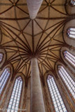 <center>Couvent de Jacobins.</center>Jaillissant du sommet de la colonne orientale, 22 nervures composent un gigantesque palmier minéral à la ramure géométrique.