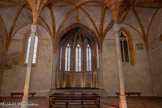 <center>Couvent de Jacobins.</center>La salle capitulaire datant d'entre 1299 et 1301 est située dans la galerie occidentale du cloître. C'est une vaste salle dont la voûte repose sur deux fines colonnes prismatiques en marbre.