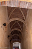<center>Hôtel de Bernuy</center>A gauche, sous le grand arc, un passage voûté conduit à la deuxième cour.