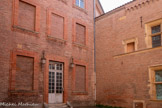 <center>Hôtel de Bernuy</center>Jean de Bernuy naît vers 1475, probablement à Burgos, ville de la couronne de Castille où son père, Juan de Bernuy (ou Bernui), est marchand. Il appartient à une famille de juifs convertis originaires d'Ávila, engagés dans le commerce régional, mais aussi dans le commerce international. Jean de Bernuy s'établit à Toulouse à la fin du XVe siècle, avant 1499. Il se consacre en particulier au commerce du pastel, dont une partie est vendue en Castille, et il en tire une fortune considérable. Signe de son insertion dans les réseaux de l'élite urbaine toulousaine, il épouse Marguerite Du Faur, fille d'Arnaud Du Faur (1460-1509), procureur général au parlement et seigneur de Saint-Jory