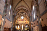 <center>L'église Notre Dame-du-Taur </center>Au XVIIe siècle, les murs de la nef sont recouverts de boiseries et on installe un banc d'œuvre monumental de part et d'autre de la nef. Le chevet se compose d’une petite chapelle centrale carrée, flanquée de deux chapelles pentagonales plus vastes. Dans la chapelle axiale, la clef de voûte porte les armes de l'abbé de Cadouin – d'azur à trois fleurs de lis d'argent, timbré de la crosse abbatiale. La chapelle de gauche est décorée de peintures exécutées vers 1890 par Bernard Bénézet, représentant la mort de Joseph. La chapelle de droite conserve un groupe sculpté en bois doré, représentant l'Éducation de la Vierge par sainte Anne.