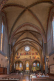 <center>L'église Notre Dame-du-Taur </center>La nef unique, voûtée d'ogives, est caractéristique du gothique méridional. Elle a 12 mètres de largeur, 40 mètres de longueur et 16 mètres de hauteur. Elle n’était longue, au XIVe siècle, que de trois travées et ne mesurait que 25 mètres, se terminant probablement par une grande abside au-dessus de la crypte qui rappelait l'emplacement présumé du premier tombeau de l’évêque Saturnin. La nef fut agrandie vers l’est à la fin du XVe siècle, au moment de l'arrvée à Toulouse du Saint-Suaire de Cadouin. Les deux dernières travées sont élargies par des chapelles latérales rectangulaires