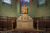 <center>L'église Notre Dame-du-Taur </center>La chapelle de droite conserve un groupe sculpté en bois doré, représentant l'Éducation de la Vierge par sainte Anne. Il s’agit peut-être d’un vestige d’un retable baroque sculpté en 1627 par Arthur Legoust pour la confrérie de Sainte-Anne.