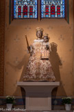 <center>L'église Notre Dame-du-Taur </center>Au XVIe siècle, une sculpture de la Vierge à l’Enfant en bois polychromé et doré fut placée à proximité des anciens remparts de Toulouse pour protéger la ville de ses ennemis. Connue sous le nom de Notre-Dame du Rempart, elle fut installée dans un oratoire construit en 1562 durant les guerres de religion et fit l’objet d’une fervente dévotion populaire.
En 1783, la destruction d’une partie des anciens remparts de la ville et de la porte Villeneuve (actuel quartier Saint-Georges) amena à déplacer cette sculpture pour la mettre en sécurité dans l’église du Taur toute proche. Depuis 1534, l’église Saint-Sernin du Taur avait en effet été placée sous le vocable de Notre-Dame de la Purification et consacrée à la Vierge Marie. L’appellation du Taur resta toutefois en usage, si bien que le clergé et les gens lettrés finirent par la désigner sous le nom de Notre-Dame du Taur.
La sculpture de Notre-Dame du Rempart a pour particularité d’avoir connu, au cours des siècles, de nombreuses interventions et modifications jusqu’à une époque récente, ce qui témoigne de l’attachement et de la dévotion durable à Notre-Dame du Rempart, qui était traditionnellement invoquée par les futures mères.