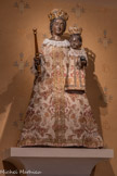 <center>L'église Notre Dame-du-Taur </center>La chapelle axiale, depuis 1964, abrite la statue en bois figurant Notre-Dame du Rempart (ou de la Délivrance). Elle est revêtue de différentes robes de brocart suivant les couleurs du calendrier liturgique. Datée du XVIe siècle, elle appartenait à un oratoire qui se trouvait près de la porte Villeneuve (emplacement de l'actuelle rue Lafayette), élevé en souvenir de la « Délivrance » de la ville en 1562, lorsque le parti catholique avait réussi à expulser la population protestante après une semaine de combats. La porte et l’oratoire ayant été démolis en 1783, la statue avait été déposée dans l’église du Taur. La récente restauration de l’église a mis au jour son décor peint d’origine: le monogramme de la Vierge et le motif de tour crénelé.