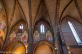 <center>L'église Notre Dame-du-Taur </center>A la fin du XIX siécle Jean-Pierre Lavilledieu réalisa de riches décors peints néogothiques. Il a employé la technique du poncif, représentant souvent des motifs floraux (symbolisant les jardins du Paradis) et répétitifs (le divin et l'infini). Ils se retrouvent sur les murs, les frises et les vitraux, créant une harmonie visuelle coloriée lient entre eux tous les éléments de l'église