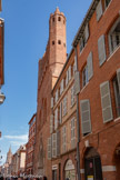 <center>L'église Notre Dame-du-Taur </center>L'église que nous connaissons s'appelait jusqu'au XIe siècle église du Taur, sans doute car elle se trouvait dans le secteur qui conservait la mémoire de la course du taureau lié à saint Saturnin. Au XIIe siècle, elle est nommée Saint-Sernin-du-Taur. Enfin, il faut attendre 1534 pour qu'elle prenne le nom actuel au profit de la Vierge Marie. 
L'église que nous pouvons admirer aujourd'hui, et dont le clocher-mur caractéristique est nettement visible depuis les hauteurs du centre-ville, a été construite au XIVe siècle.