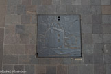 <center>L'église Saint-Pierre des Chartreux </center>Plaque pour les eaux pluviales. Sur ces plaques sont gravés les monuments emblématiques de Toulouse.