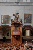 <center>L'église Saint-Pierre des Chartreux </center>A droite, la donation du rosaire à saint Dominique de Guzmán.