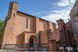 <center>L'église Saint-Pierre-des-Cuisines.</center>Au Xe siècle, le comte Guillaume IV permet aux Bénédictins de l'abbaye de Moissac d'en prendre possession.
Ce n'est qu'un prieuré dont l'abbé de Moissac, Bernard de Montaigut, en fait un collège qui est confié cinq siècles plus tard aux Chartreux de Toulouse. Entre-temps, l'église s'est parée d'une nouvelle nef et d'un nouveau chœur.